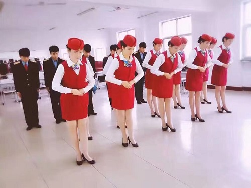 女生報石家莊東華鐵路學(xué)校學(xué)什么好？