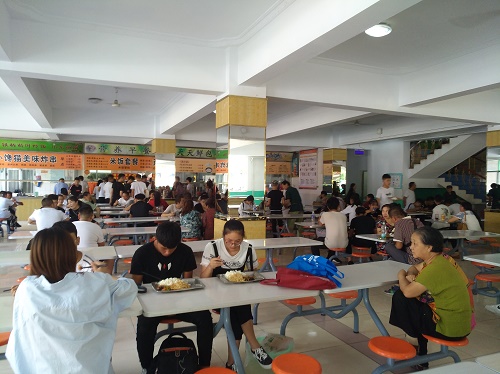 石家莊東華鐵路學(xué)校食堂怎么樣？