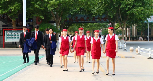 不滿(mǎn)15周歲能報(bào)名石家莊東華鐵路學(xué)校嗎？