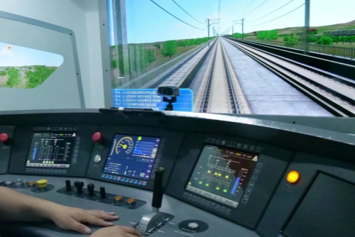 想當(dāng)火車司機(jī)？中專學(xué)歷也能報(bào)名！穩(wěn)定高薪 + 鐵飯碗！