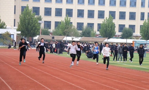 石家莊東華鐵路學(xué)校招生有年齡限制嗎？