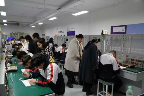 石家莊東華鐵路學校機電專業(yè)實訓學出真技術嗎？